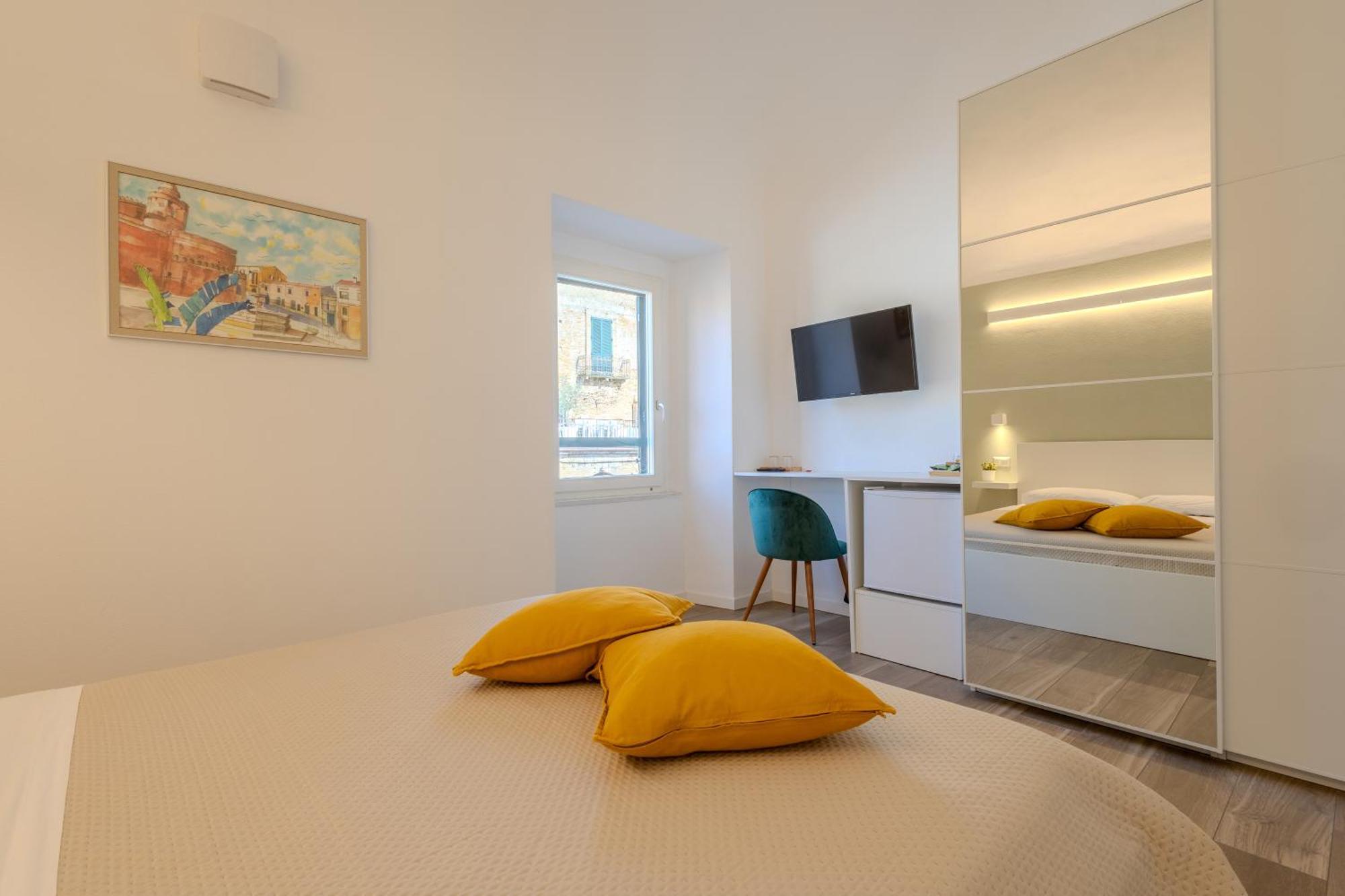 Corso Garibaldi 21 Apartment & Rooms Vasto Bagian luar foto